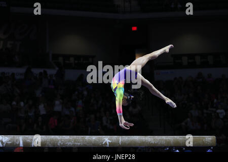 Hoffman Estates, IL, USA. 29. Juli 2016. Turnerin Emma Malabuyo konkurriert in der junior Competition an der 2017 US Classic im Sears Centre in Hoffman Estates, IL. Melissa J. Perenson/CSM/Alamy Live-Nachrichten Stockfoto