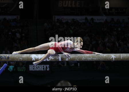 Hoffman Estates, IL, USA. 29. Juli 2016. Turnerin Alyona Schennikova konkurriert in der senior Wettbewerb bei der 2017 US Classic im Sears Centre in Hoffman Estates, IL. Schennikova gewann den Mehrkampf. Melissa J. Perenson/CSM/Alamy Live-Nachrichten Stockfoto