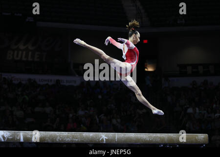 Hoffman Estates, IL, USA. 29. Juli 2016. Turnerin Alyona Schennikova konkurriert in der senior Wettbewerb bei der 2017 US Classic im Sears Centre in Hoffman Estates, IL. Schennikova gewann den Mehrkampf. Melissa J. Perenson/CSM/Alamy Live-Nachrichten Stockfoto