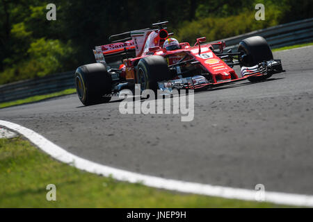 Mogyorod. 30. Juli 2017. Scuderia Ferrari deutschen Fahrer Sebastian Vettel tritt während des Rennens der Formel 1 Grand Prix von Ungarn am Hungaroring in Mogyorod, Ungarn am 30. Juli 2017. Bildnachweis: Jure Makovec/Xinhua/Alamy Live-Nachrichten Stockfoto