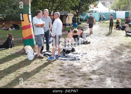 Cambridge, UK. 30. Juli 2017. Kurze Momente der Sonnenschein am Cambridge Folk Festival. Richard Etteridge / Alamy Live News Stockfoto