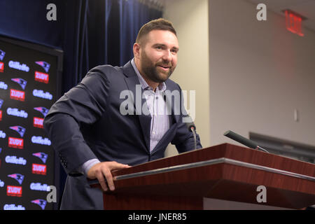30. Juli 2017: New England Patriots defensive End Rob Ninkovich (50) spricht über seine Pensionierung Ankündigung statt im Gillette Stadium in Foxborough, Massachusetts. Eric Canha/CSM. Stockfoto