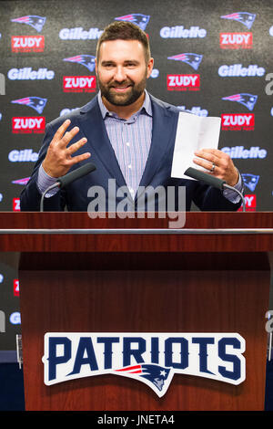 30. Juli 2017; Foxborough, Massachusetts, USA; New England Patriots defensive End Rob Ninkovich kündigt seinen Rücktritt bei einer Pressekonferenz im Gillette Stadium. Anthony Nesmith/Cal-Sport-Medien Stockfoto