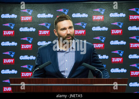30. Juli 2017; Foxborough, Massachusetts, USA; New England Patriots defensive End Rob Ninkovich kündigt seinen Rücktritt bei einer Pressekonferenz im Gillette Stadium. Anthony Nesmith/Cal-Sport-Medien Stockfoto