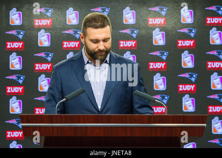 30. Juli 2017; Foxborough, Massachusetts, USA; New England Patriots defensive End Rob Ninkovich kündigt seinen Rücktritt bei einer Pressekonferenz im Gillette Stadium. Anthony Nesmith/Cal-Sport-Medien Stockfoto