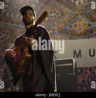 Malmesbury, Wiltshire, UK. 30. Juli 2017. WOMAD Festival.Nick Mulvey auf der Siam Bühne. Tag 3 Credit: Charlie Bryan/Alamy Live News Stockfoto