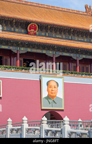 Portrait von chinesischen Führer Mao Zedong am Tor des Himmlischen Friedens in die Verbotene Stadt, Beijing, China, November 2016 Stockfoto