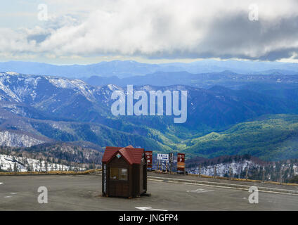 Tohoku, Japan - 15. Mai 2017. Mount Iwate im Sommer in Tohoku, Japan. Mt Iwate (2.038 m) ist der höchste Berg in Iwate und gehört zu Japan 100 am meisten Stockfoto