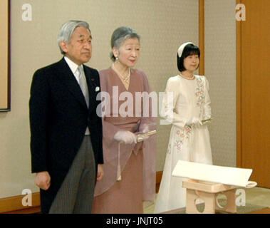 Tokyo Japan Yoshiki Kuroda Begleitet Von Seiner Mutter Sumiko Kommt In Der Hofburg Am 19 Marz Fur Ein Treffen Mit Kaiser Akihito Und Kaiserin Michiko Nach Formellen Verlobung Prinzessin Sayako Fruher
