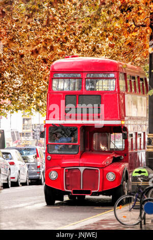 Alten roten Doppeldecker-Bus in London, Großbritannien Stockfoto