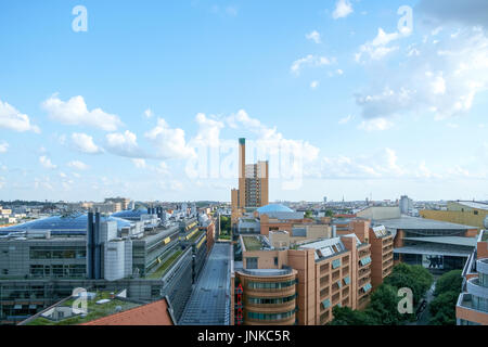 BERLIN, Deutschland - Juli 2017: Blick westsüdwestlich vom Potsdamer Platz entlang über Alte Potsdamer Straße in Berlin, Deutschland im Juli 2017. Stockfoto