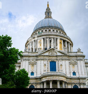 LONDON - 27 Juli: St. Pauls Kathedrale in London am 27. Juli 2017 Stockfoto