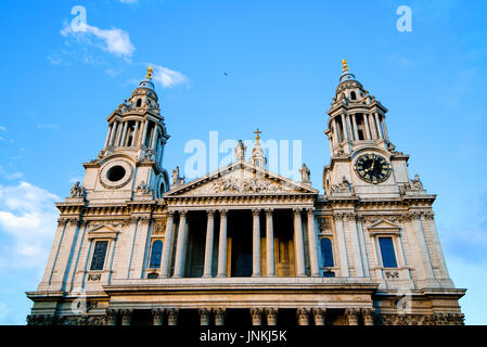 LONDON - 27 Juli: St. Pauls Kathedrale in London am 27. Juli 2017 Stockfoto