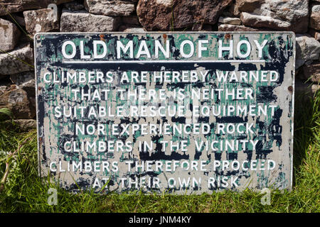 Unterschreiben Sie, die besagt, dass Kletterer auf The Old Man of Hoy mit keine Rettung, Orkney UK gefährdet sind Stockfoto