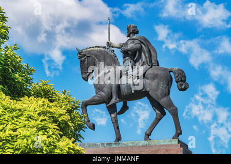 Das Reiterstandbild von König Tomislav befindet sich direkt vor dem Hauptbahnhof, Zagreb, Kroatien, Europa Stockfoto