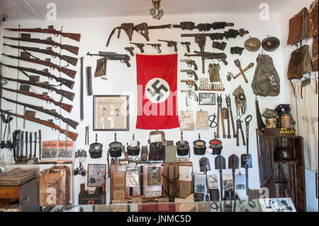 Erinnerungsstücke aus der Schlacht um Kreta im zweiten Weltkrieg in der Nähe von Chania auf Kreta Stockfoto