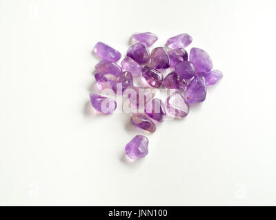 Trommelsteine Amethyst Steinen Nahaufnahme für Kristall-Therapie-Behandlungen und reiki Stockfoto