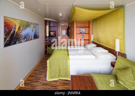 Kabine an Bord der AIDAsol vom Balkon gesehen. AIDAsol ist eine Sphinx Klasse Kreuzfahrtschiff, auf der Meyer Werft für AIDA Cruises gebaut. Stockfoto