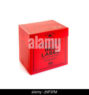 SWINDON, UK - 30. Juli 2017: A Box von Sainsburyâ€™ s fair gehandelten Red Label Teebeutel auf Whie Hintergrund Stockfoto