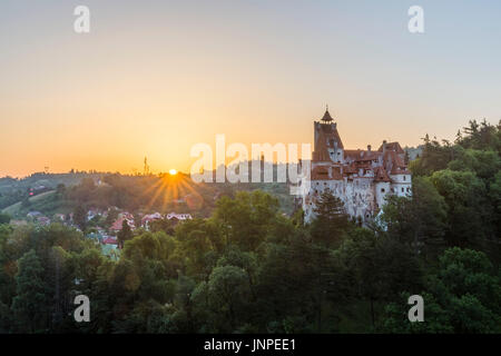 Dracula-Schloss in Bran bei Sonnenaufgang Stockfoto