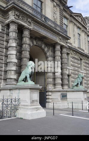 Das Löwentor, Porte des Lions, im Louvre, Paris, einer der großen Museen der Welt, am Quai des Tuilleries, Stockfoto