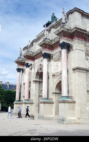 Paris, Arc de Triomph du Carrousel, in Place du Carrousel, im Musée de Louvre, Paris, Frankreich, Stockfoto