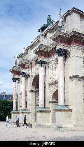 Paris, Arc de Triomph du Carrousel, in Place du Carrousel, im Musée de Louvre, Paris, Frankreich, Stockfoto