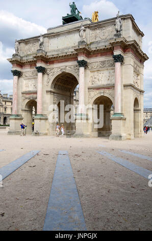 Paris, Arc de Triomph du Carrousel, in Place du Carrousel, im Musée de Louvre, Paris, Frankreich, Stockfoto