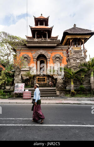 Bali, Indonesien - 4. Juli 2017. Ein Tempel in Ubud benannt Ubud Kelod. Architektonische Foto des Gebäudes. Stockfoto