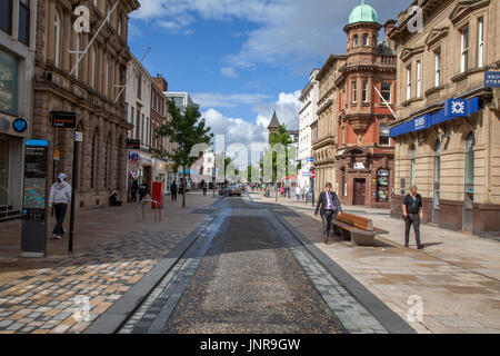 Fishergate Geschäfte, Shopper auf einen ruhigen Sonntag in der Central Business District der Innenstadt, Preston, Lancashire, UK Stockfoto