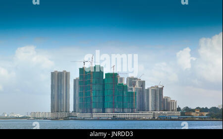 Neue moderne Küstenentwicklung Johor Bahru, betrachtet aus Singapur Stockfoto