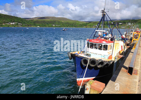 Fischerboot im Uig Hafen, Isle of Skye, Schottland Stockfoto