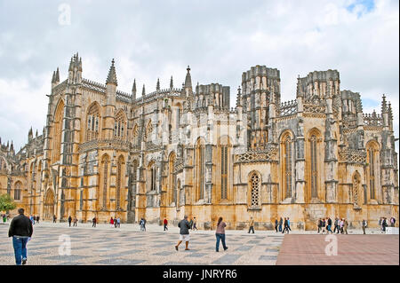 BATALHA, PORTUGAL - 30. April 2012: The St Mary Sieg Kloster ist die schönste gotische Website im Land, seinen berühmten bei Touristen ganz th Stockfoto