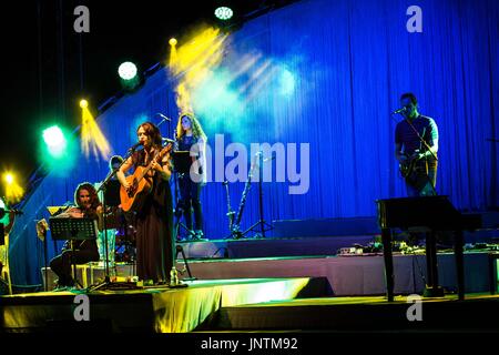 Gardone Riviera, Italien. 29. Juli 2017. Der italienische Sänger und Songwriter Carmen Consoli abgebildet auf der Bühne Anfiteatro Vittoriale in Gardone Riviera Brescia, Italien. Bildnachweis: Roberto Finizio/Pacific Press/Alamy Live-Nachrichten Stockfoto