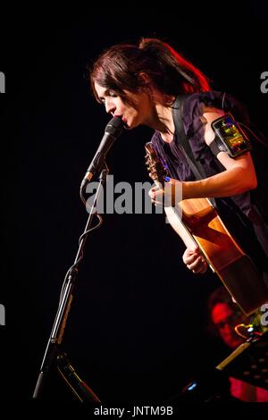 Gardone Riviera, Italien. 29. Juli 2017. Der italienische Sänger und Songwriter Carmen Consoli abgebildet auf der Bühne Anfiteatro Vittoriale in Gardone Riviera Brescia, Italien. Bildnachweis: Roberto Finizio/Pacific Press/Alamy Live-Nachrichten Stockfoto