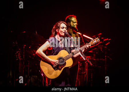 Gardone Riviera, Italien. 29. Juli 2017. Der italienische Sänger und Songwriter Carmen Consoli abgebildet auf der Bühne Anfiteatro Vittoriale in Gardone Riviera Brescia, Italien. Bildnachweis: Roberto Finizio/Pacific Press/Alamy Live-Nachrichten Stockfoto