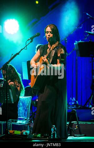 Gardone Riviera, Italien. 29. Juli 2017. Der italienische Sänger und Songwriter Carmen Consoli abgebildet auf der Bühne Anfiteatro Vittoriale in Gardone Riviera Brescia, Italien. Bildnachweis: Roberto Finizio/Pacific Press/Alamy Live-Nachrichten Stockfoto
