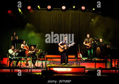 Gardone Riviera, Italien. 29. Juli 2017. Der italienische Sänger und Songwriter Carmen Consoli abgebildet auf der Bühne Anfiteatro Vittoriale in Gardone Riviera Brescia, Italien. Bildnachweis: Roberto Finizio/Pacific Press/Alamy Live-Nachrichten Stockfoto