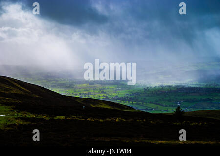 Regen Sturm im Tal von Clwyd. Stockfoto
