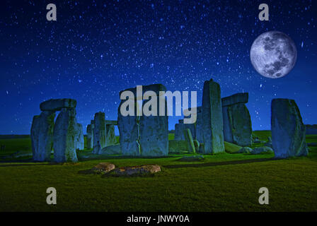 Salisbury, Großbritannien - 13 November 2016: Stonehenge - eines der Wunder der Welt und der Bekannteste prähistorische Monument in Europa Stockfoto