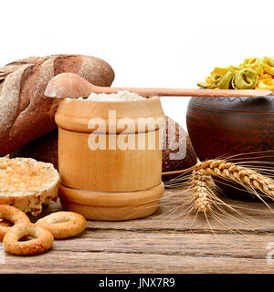 Food Produkte aus Weizen isoliert auf weißem Hintergrund Stockfoto