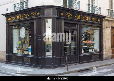 Paris, Frankreich - 29. Februar 2016: Schoko-Laden von außen im Marais, Paris. Stockfoto