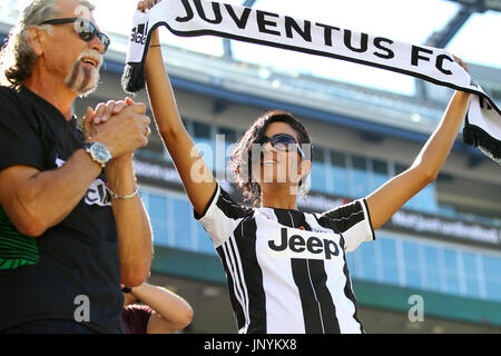 Gillette Stadium. 30. Juli 2017. MA, USA; Juventus-Fans anfeuern ihrer Mannschaft während der ersten Hälfte des internationalen Champions Cup Match zwischen Juventus FC und AS Roma im Gillette Stadium. Juventus Turin besiegt Roma 2: 1. Anthony Nesmith/Cal Sport Media/Alamy Live-Nachrichten Stockfoto