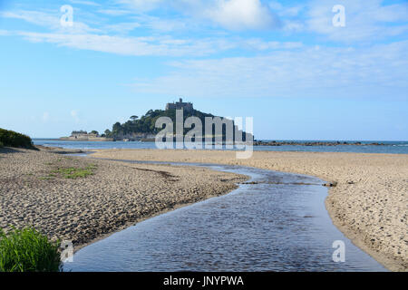 Marazion, Cornwall, UK. 31. Juli 2017. Großbritannien Wetter. Urlauber werden für einen weiteren sonnigen Tag in Süd-west Cornwall, nach einem herrlichen Tag für die meisten Sonntag hoffen. Bildnachweis: Simon Maycock/Alamy Live-Nachrichten Stockfoto