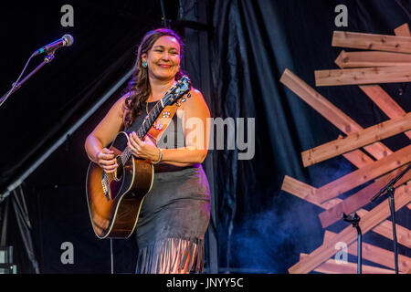 Vancouver, Kanada. 30. Juli 2017. Leela Gilday führt auf die Trommel ist Calling Festival, Kanada 150 Ereignis, Larwill Park, Vancouver, British Columbia, Kanada. Bildnachweis: Michael Wheatley/Alamy Live-Nachrichten Stockfoto