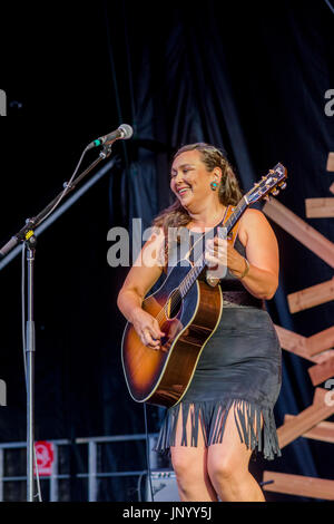 Vancouver, Kanada. 30. Juli 2017. Leela Gilday führt auf die Trommel ist Calling Festival, Kanada 150 Ereignis, Larwill Park, Vancouver, British Columbia, Kanada. Bildnachweis: Michael Wheatley/Alamy Live-Nachrichten Stockfoto