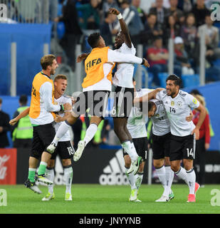 Sankt Petersburg, Russland. 2. Juli 2017. Schlussjubel: VL Torwart Kevin Trapp (Deutschland), Joshua Kimmich (Deutschland), Benjamin Henrichs (Deutschland), Antonio Ruediger (Deutschland), Lars Stindl (Deutschland), Niklas Suele (Deutschland), Emre Can (Deutschland). GES / Fussball / Confed Cup 2017: Finale: Chile - Deutschland, Sankt Petersburg, Russland, 02.07.2017 Fußball: Confed Cup 2017: Final: Chile - Deutschland, Sankt Petersburg, Russland, 2. Juli 2017 | Verwendung Weltweit Credit: Dpa/Alamy Live-Nachrichten Stockfoto