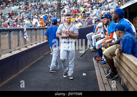 Port Charlotte, Florida, USA. 29. Juli 2017. WILL VRAGOVIC | Times.St. Lucie Mets Outfielder Tim Tebow (15) auf der Trainerbank während des Spiels zwischen den St. Lucie Mets und Charlotte Steinkrabben an Charlotte Sportpark in Port Charlotte, Florida auf Samstag, 29. Juli 2017. Bildnachweis: Willen Vragovic/Tampa Bay Times / ZUMA Draht/Alamy Live News Stockfoto