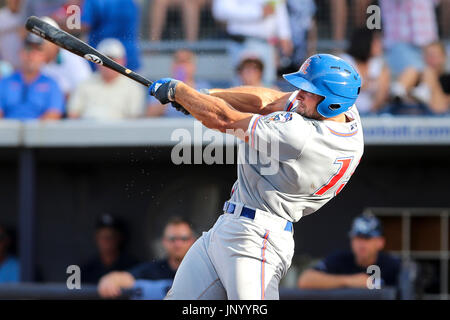 Port Charlotte, Florida, USA. 29. Juli 2017. WILL VRAGOVIC | Times.St. Lucie Mets Outfielder Tim Tebow (15) während des Spiels zwischen den St. Lucie Mets und Charlotte Steinkrabben an Charlotte Sportpark in Port Charlotte, Florida auf Samstag, 29. Juli 2017 herausspringt. Bildnachweis: Willen Vragovic/Tampa Bay Times / ZUMA Draht/Alamy Live News Stockfoto