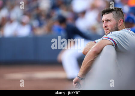 Port Charlotte, Florida, USA. 29. Juli 2017. WILL VRAGOVIC | Times.St. Lucie Mets Outfielder Tim Tebow (15) auf der Trainerbank während des Spiels zwischen den St. Lucie Mets und Charlotte Steinkrabben an Charlotte Sportpark in Port Charlotte, Florida auf Samstag, 29. Juli 2017. Bildnachweis: Willen Vragovic/Tampa Bay Times / ZUMA Draht/Alamy Live News Stockfoto